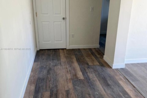 Villa ou maison à louer à Cutler Bay, Floride: 6 chambres, 189.61 m2 № 1982649 - photo 27