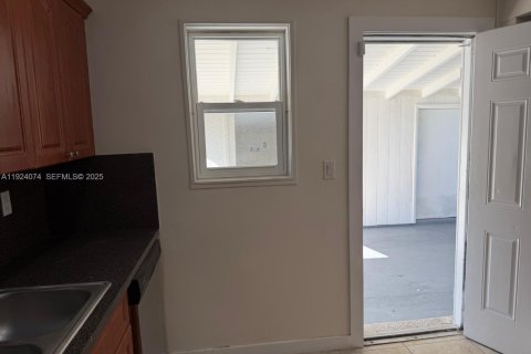 Villa ou maison à louer à Cutler Bay, Floride: 6 chambres, 189.61 m2 № 1982649 - photo 12