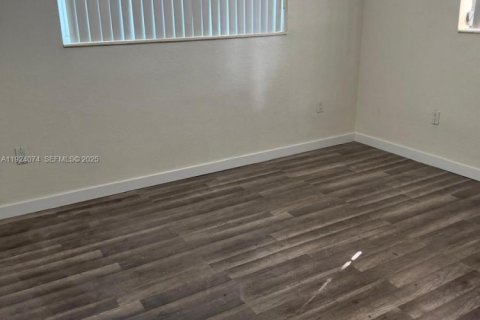 Villa ou maison à louer à Cutler Bay, Floride: 6 chambres, 189.61 m2 № 1982649 - photo 29