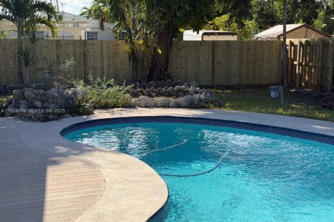 Villa ou maison à louer à Cutler Bay, Floride: 6 chambres, 189.61 m2 № 1982649 - photo 5