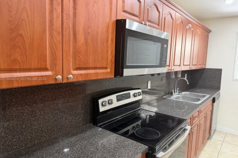 Villa ou maison à louer à Cutler Bay, Floride: 6 chambres, 189.61 m2 № 1982649 - photo 28