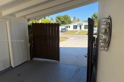 Villa ou maison à louer à Cutler Bay, Floride: 6 chambres, 189.61 m2 № 1982649 - photo 24