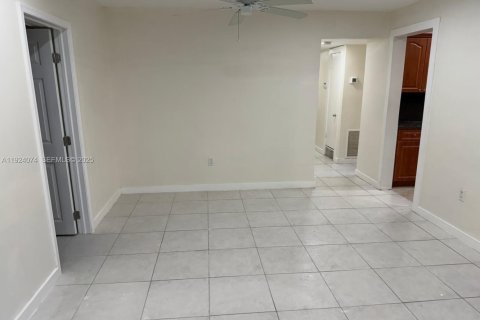 Villa ou maison à louer à Cutler Bay, Floride: 6 chambres, 189.61 m2 № 1982649 - photo 20