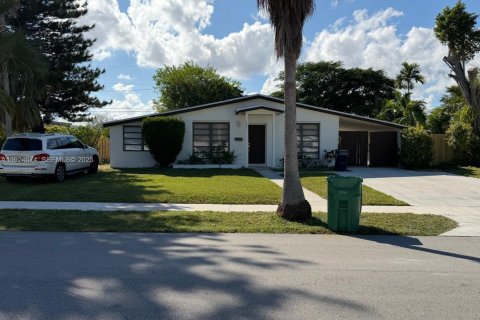 Villa ou maison à louer à Cutler Bay, Floride: 6 chambres, 189.61 m2 № 1982649 - photo 3