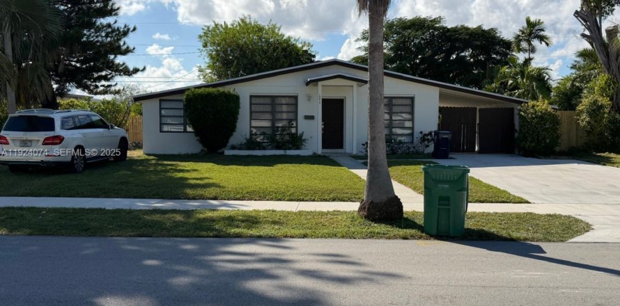 Villa ou maison à Cutler Bay, Floride 6 chambres, 189.61 m2 № 1982649