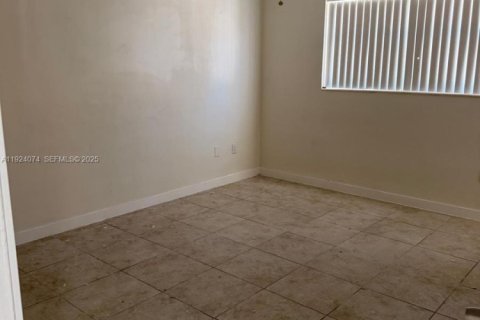 Villa ou maison à louer à Cutler Bay, Floride: 6 chambres, 189.61 m2 № 1982649 - photo 15