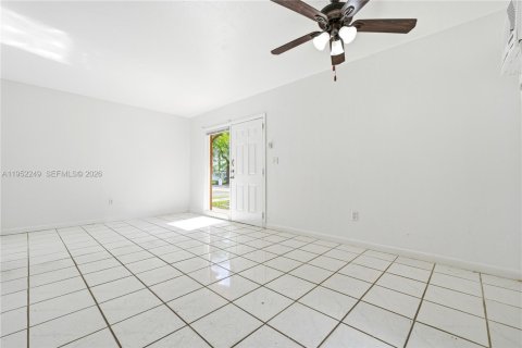 Снять в аренду квартиру в Майами, Флорида 53.88м2, № 2006612 - фото 12