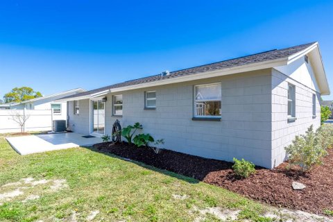 House in Largo, Florida 4 bedrooms, 113.25 sq.m. № 1733565 - photo 25