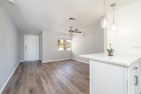 House in Largo, Florida 4 bedrooms, 113.25 sq.m. № 1733565 - photo 4