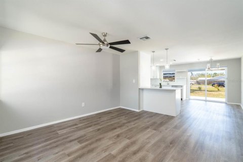 House in Largo, Florida 4 bedrooms, 113.25 sq.m. № 1733565 - photo 5