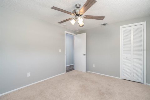 House in Largo, Florida 4 bedrooms, 113.25 sq.m. № 1733565 - photo 16