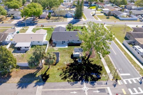 House in Largo, Florida 4 bedrooms, 113.25 sq.m. № 1733565 - photo 30
