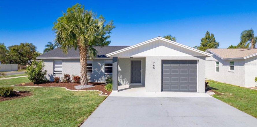 House in Largo, Florida 4 bedrooms, 113.25 sq.m. № 1733565