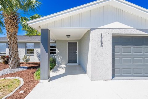 House in Largo, Florida 4 bedrooms, 113.25 sq.m. № 1733565 - photo 3