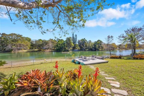 Casa en venta en Pinecrest, Florida, 2 dormitorios, 180.42 m2 № 2024087 - foto 4