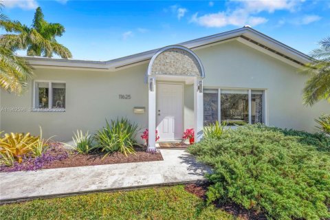 Casa en venta en Pinecrest, Florida, 2 dormitorios, 180.42 m2 № 2024087 - foto 3