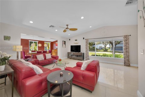 Casa en venta en Pinecrest, Florida, 2 dormitorios, 180.42 m2 № 2024087 - foto 6