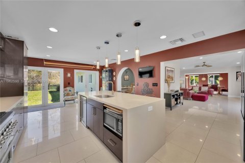 Casa en venta en Pinecrest, Florida, 2 dormitorios, 180.42 m2 № 2024087 - foto 13