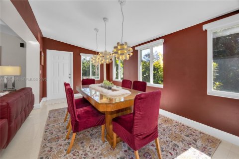 Casa en venta en Pinecrest, Florida, 2 dormitorios, 180.42 m2 № 2024087 - foto 9