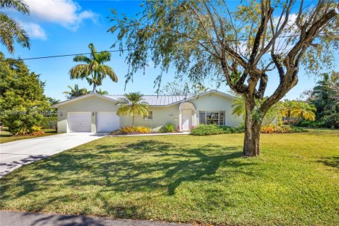 Casa en Pinecrest, Florida 2 dormitorios, 180.42 m2 № 2024087