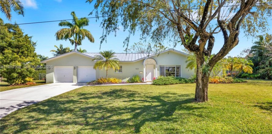 Casa en Pinecrest, Florida 2 dormitorios, 180.42 m2 № 2024087