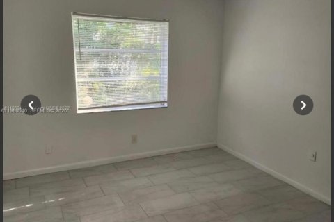 Touwnhouse à louer à Miramar, Floride: 2 chambres, 98.48 m2 № 2048395 - photo 7