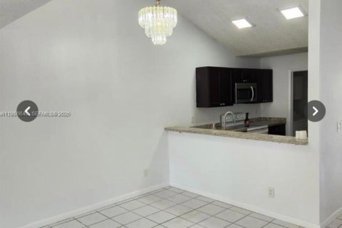 Touwnhouse à louer à Miramar, Floride: 2 chambres, 98.48 m2 № 2048395 - photo 5