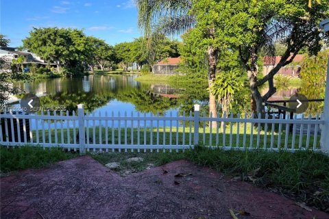 Touwnhouse à louer à Miramar, Floride: 2 chambres, 98.48 m2 № 2048395 - photo 13