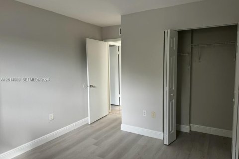 Condominio en venta en Miami, Florida, 2 dormitorios, 80.82 m2 № 2076376 - foto 11