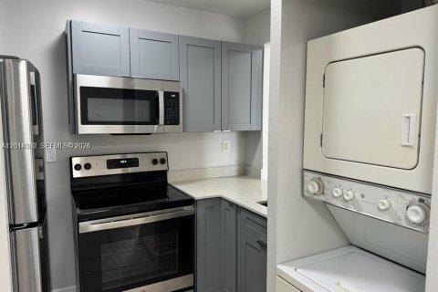 Condominio en venta en Miami, Florida, 2 dormitorios, 80.82 m2 № 2076376 - foto 3