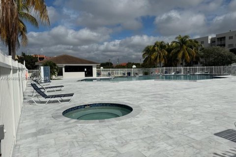 Condominio en venta en Miami, Florida, 2 dormitorios, 80.82 m2 № 2076376 - foto 14