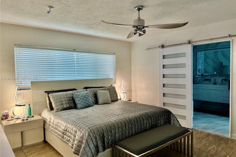 House in Plantation, Florida 4 bedrooms, 234.76 sq.m. № 1999580 - photo 20