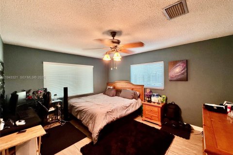 House in Plantation, Florida 4 bedrooms, 234.76 sq.m. № 1999580 - photo 28