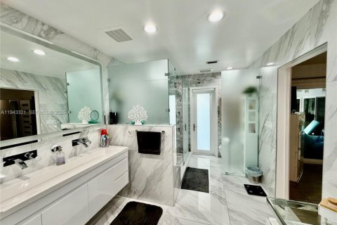 House in Plantation, Florida 4 bedrooms, 234.76 sq.m. № 1999580 - photo 25