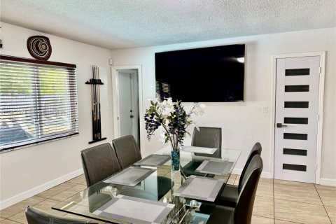 House in Plantation, Florida 4 bedrooms, 234.76 sq.m. № 1999580 - photo 16