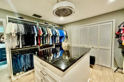 House in Plantation, Florida 4 bedrooms, 234.76 sq.m. № 1999580 - photo 23