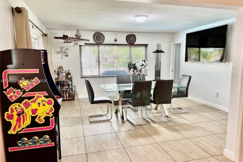 House in Plantation, Florida 4 bedrooms, 234.76 sq.m. № 1999580 - photo 17