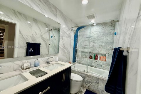 House in Plantation, Florida 4 bedrooms, 234.76 sq.m. № 1999580 - photo 30