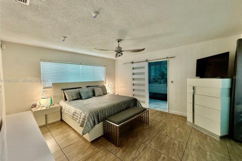 House in Plantation, Florida 4 bedrooms, 234.76 sq.m. № 1999580 - photo 19