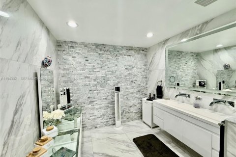 House in Plantation, Florida 4 bedrooms, 234.76 sq.m. № 1999580 - photo 27