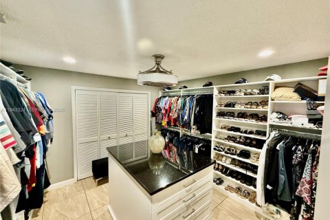 House in Plantation, Florida 4 bedrooms, 234.76 sq.m. № 1999580 - photo 22