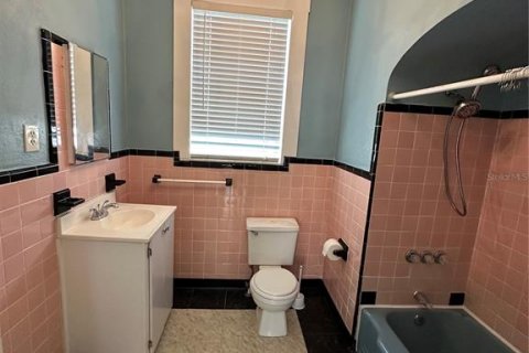 House in Tampa, Florida 3 bedrooms, 140.47 sq.m. № 1914697 - photo 8