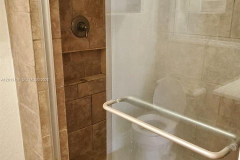 Condominio en alquiler en Coral Springs, Florida, 2 dormitorios, 74.32 m2 № 2075899 - foto 3