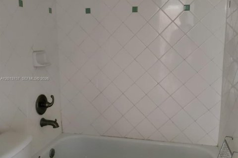 Condominio en alquiler en Coral Springs, Florida, 2 dormitorios, 74.32 m2 № 2075899 - foto 2