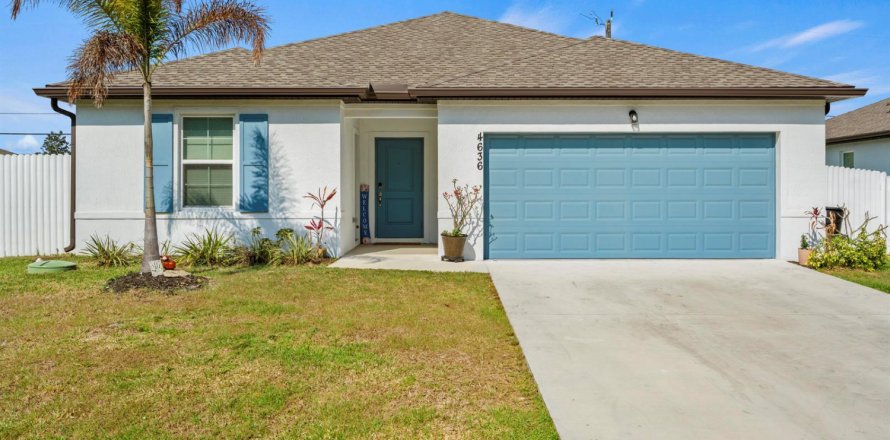 House in Port St. Lucie, Florida 4 bedrooms, 197.6 sq.m. № 2254324