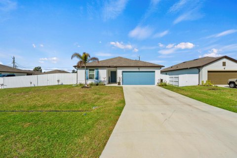 House in Port St. Lucie, Florida 4 bedrooms, 197.6 sq.m. № 2254324 - photo 4