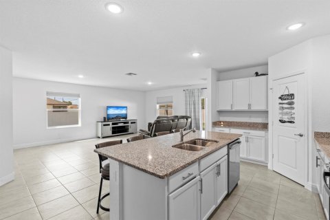 House in Port St. Lucie, Florida 4 bedrooms, 197.6 sq.m. № 2254324 - photo 21
