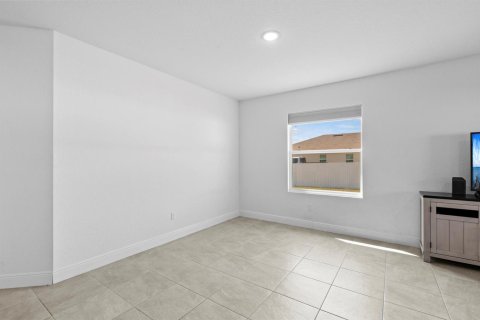 House in Port St. Lucie, Florida 4 bedrooms, 197.6 sq.m. № 2254324 - photo 16