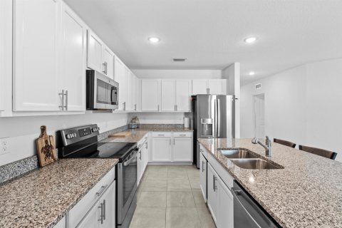 House in Port St. Lucie, Florida 4 bedrooms, 197.6 sq.m. № 2254324 - photo 18