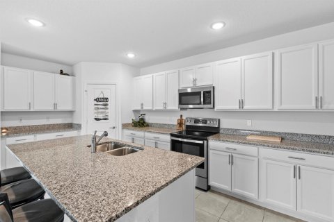 House in Port St. Lucie, Florida 4 bedrooms, 197.6 sq.m. № 2254324 - photo 22